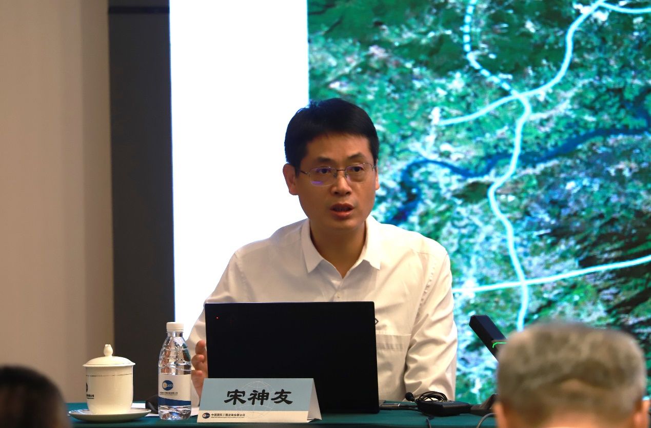 廣東省公路建設有限公司副總經理，原深中通道管理中心主任、總工程師宋神友作專題講座